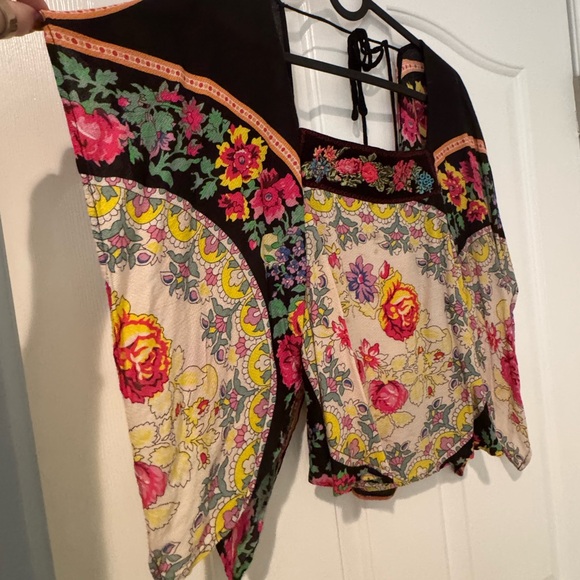 FARM Rio Multicolor Floral Blouse - Picture 4 of 7